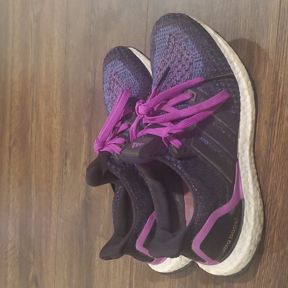 Womens Adidas Ultra Boost sneakers sz 6